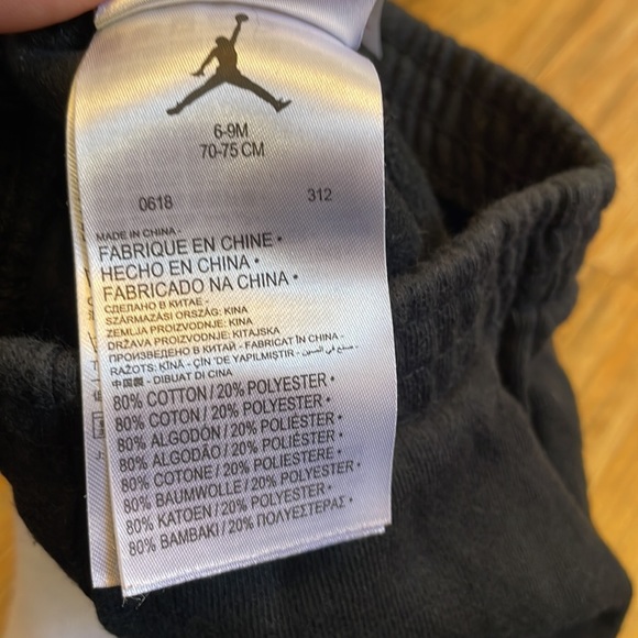 Jordan Girls Sweatsuit Black/Pink Size 6-9 Months - Picture 9 of 9